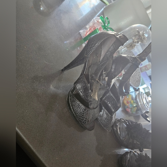 Shoes - Picture 2 of 3